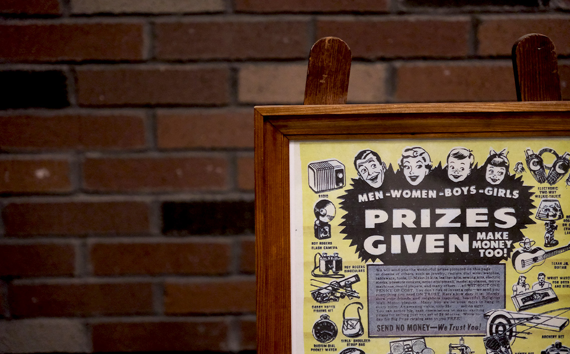 アメリカンデザイン　壁掛けフレーム　THE　CLASSIC　A4【国産杉無垢材使用】 ／ インテリア 額縁 フレーム 日本製 おしゃれ アンティーク 人気 雑貨 手作り 木製 国産杉 スギ 無垢 おすすめ ギフト 贈り物 プレゼント No.302