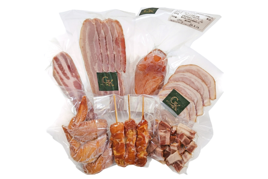 燻製 燻製肉 詰め合わせ【化学調味料等無添加】「大満足セット」 [グリュン江南 愛知県 江南市 ko23btu160002] 肉 肉加工品 豚肉 鶏肉 ベーコン ステーキ ハム ロース 手羽先 骨付き ブロック 岩塩 燻製 くんせい 大容量 おつまみ 冷凍 真空パック BBQ バーベキュー