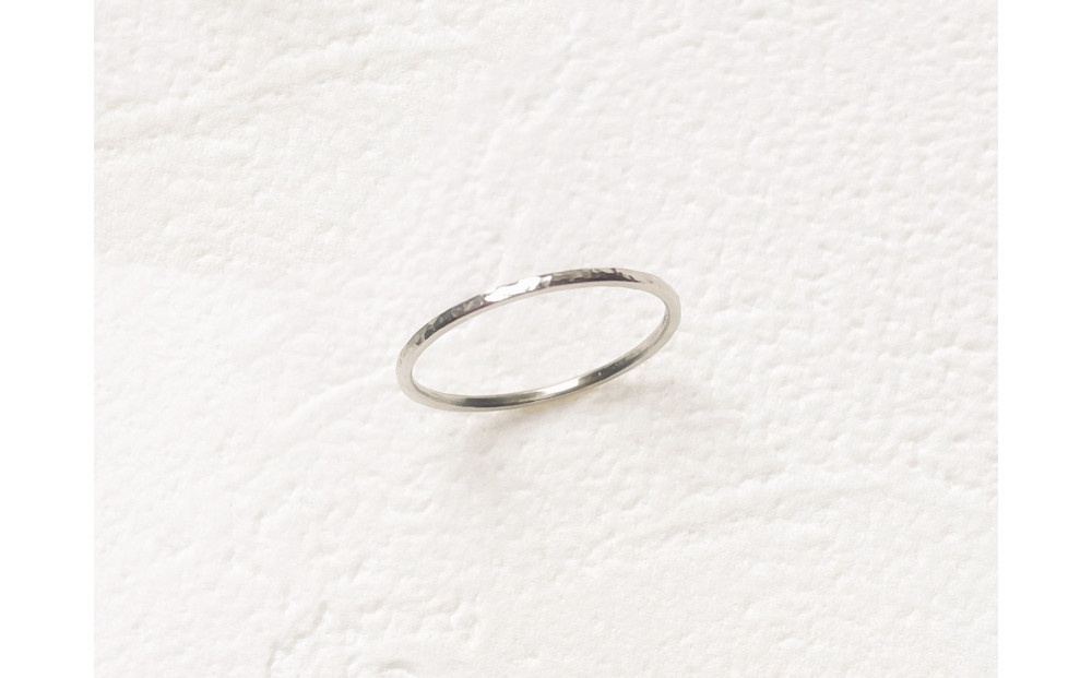 シルバー 丸つち目 細リング（ハンドメイド）【サイズ：15号】