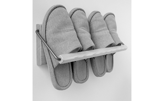 Sneaker wall スニーカーウォール  SW-450WN ウォールナット（おおよそ2足収納 ウォルナット無垢材 壁掛け 木製 シューズラック スリッパラック）【配達不可：沖縄・離島】 雑貨 日用品 家具 