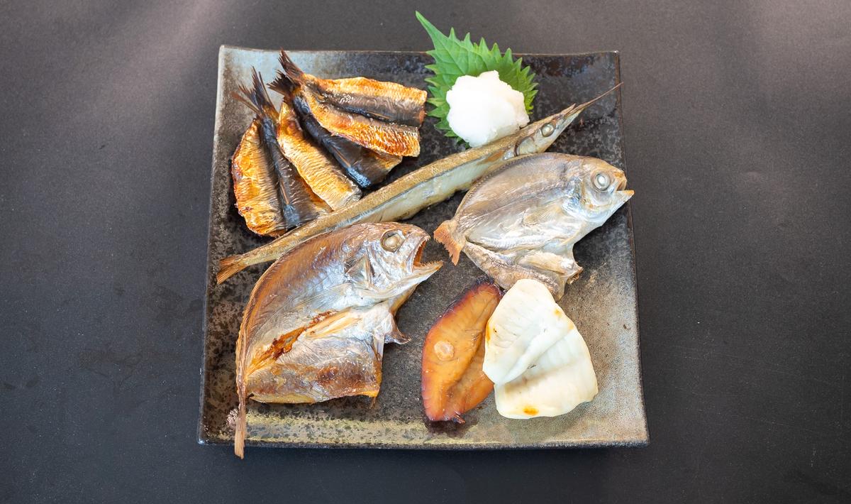 おまかせ 地魚 ひもの 詰合せ 南知多産 3～4種 冷凍 旬 鮮魚 干物 鯛 イワシ タチウオ 鰯 味醂 干し フグ サヨリ 河豚 鱧 みりん 醤油 タイ ハモ しょうゆ キス 太刀魚 季節 海鮮 新鮮 おかず 乾き物 つまみ 魚貝 魚 丸干し 魚介 詰め合わせ さかな つめあわせ 簡単 セット 人気 おすすめ 愛知県 南知多町