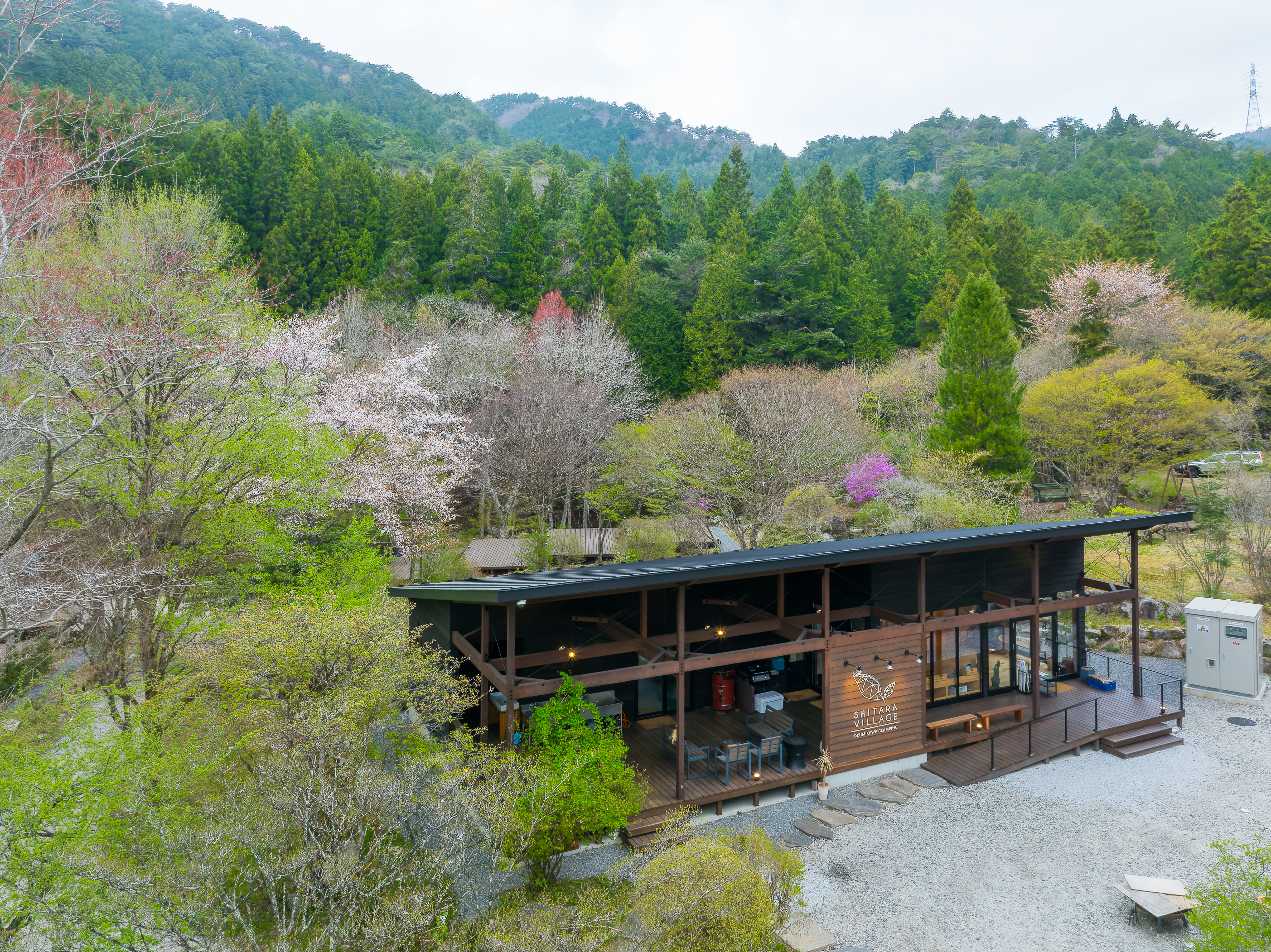 愛知県最大級！全室プライベートサウナ付き SHITARA VILLAGE 宿泊ギフト券(10,000円分) 宿泊券 グランピング サウナ プライベートサウナ 旅行券 旅行 キャンプ バーベキュー -042