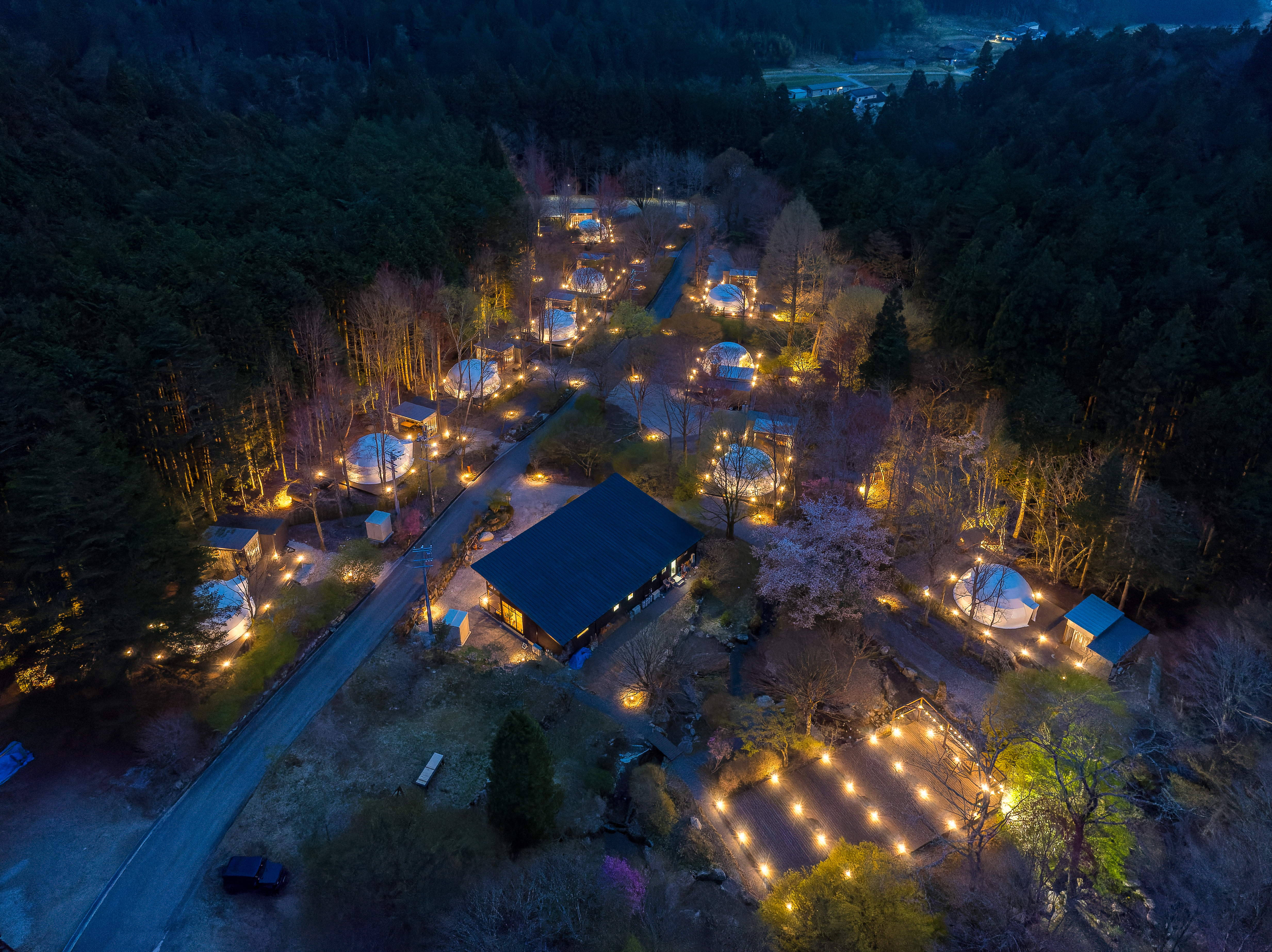 愛知県最大級！全室プライベートサウナ付き SHITARA VILLAGE 宿泊ギフト券(10,000円分) 宿泊券 グランピング サウナ プライベートサウナ 旅行券 旅行 キャンプ バーベキュー -042
