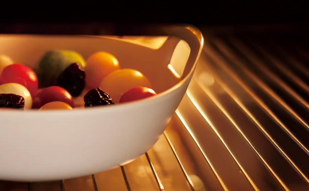 【萬古焼（ばんこやき）】スタイリッシュな浅型円形デザインの西洋土鍋 4th-market  ロティ グリルキャセロール 白1個【鍋、土 鍋、煮物、スープ、万能、肉料理、魚料理、焼野菜、おしゃれ、かわいい、結婚祝、出産祝、セット、贈答、普段使い、手作り、冬、煮込み、一人用、家庭用、一人暮らし、家族、ファミリー、新生活、スープ、三重県 四日市市 ふるさと納税】