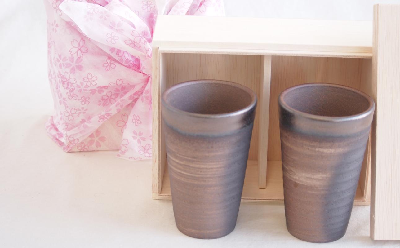 贈り物本舗じざけや　お誕生日セット （デザイン書道家がデザインした木箱と四日市萬古焼ペアカップ） 【プレゼント 記念品 四日市市 四日市 四日市市ふるさと納税】