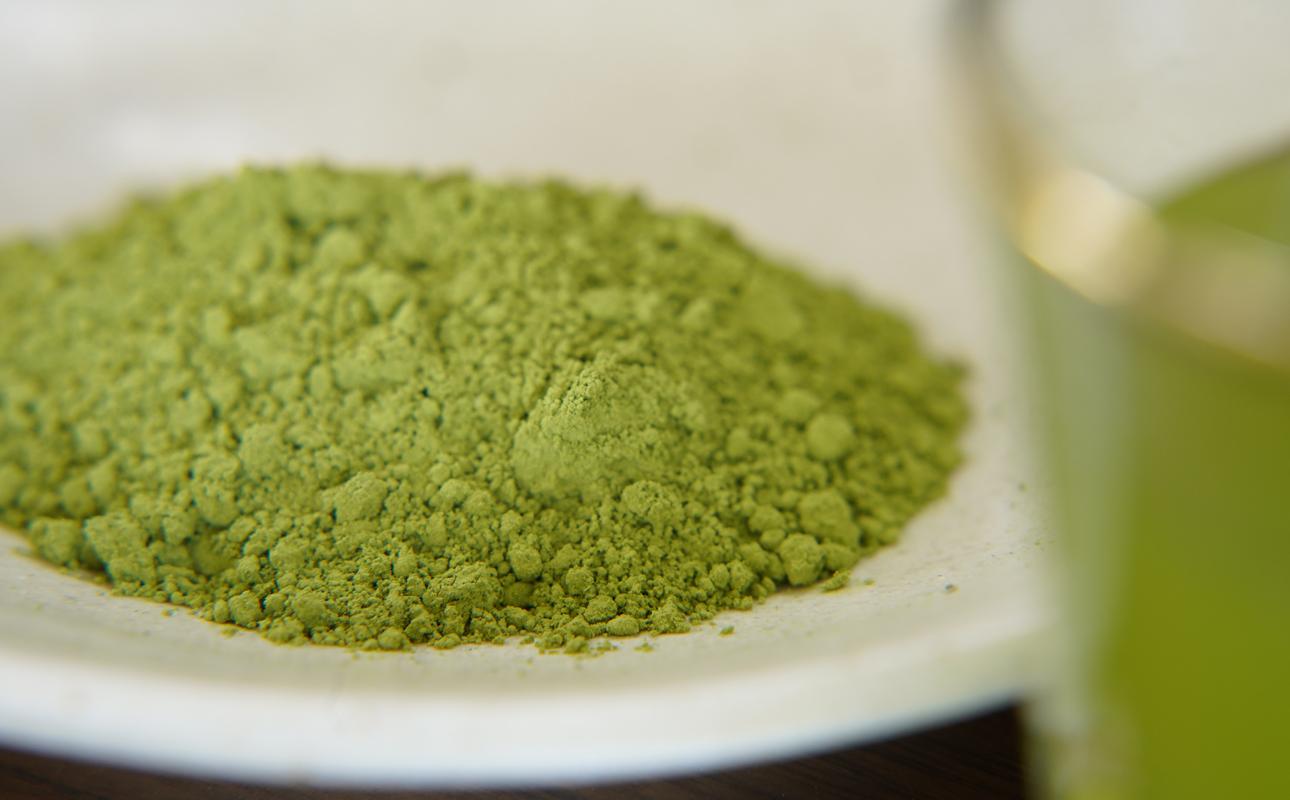 かぶせ茶 粉末緑茶 1パック 粉末緑茶という新提案 抹茶・抹茶ラテと変わらない美味しさを手軽でリーズナブルに  創業130年を超える老舗 豊田宗平商店 【抹茶パウダー  抹茶スイーツ 抹茶ラテ  粉末茶レシピ 老舗  三重県茶 四日市市】