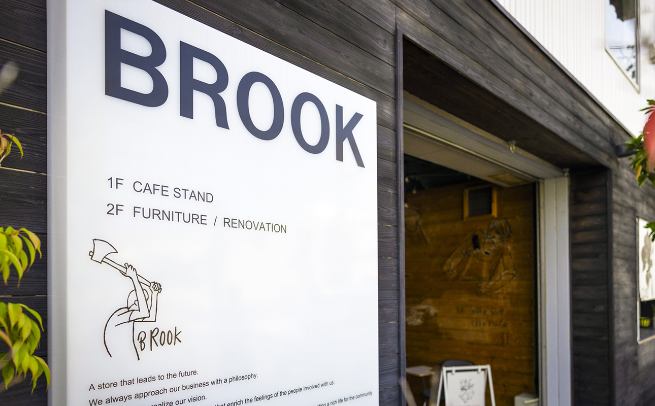 徳川御三家紀州藩の伝統を受け継ぐ三重県 尾鷲（オワセ）ヒノキ使用 BROOK 一枚板オーディオボード 長さ1,000×奥行350×高さ約400㎜　【家具 インテリア オーディオボード テレビ台 リビング 木製 伊勢 おすすめ ブランド メーカー オーダーメイド 手作り おしゃれ 木 ダイニング 家族 一人暮らし 脚 新生活 引越し 椅子 イス ブルック 三重県 四日市市 ふるさと納税】