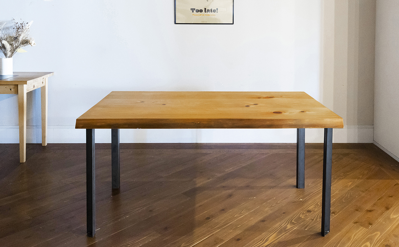 三重県 尾鷲（オワセ）ヒノキ使用、職人技「伊勢逢わせ」一枚板テーブル　幅1,800×奥行750～850×高さ約720㎜　【家具 インテリア 一枚板 おすすめ ブランド メーカー オーダーメイド 手作り おしゃれ 木 テーブル ダイニング 家族 一人暮らし 脚 天板 新生活 引越し 椅子 イス ブルック 三重県 四日市市 ふるさと納税】