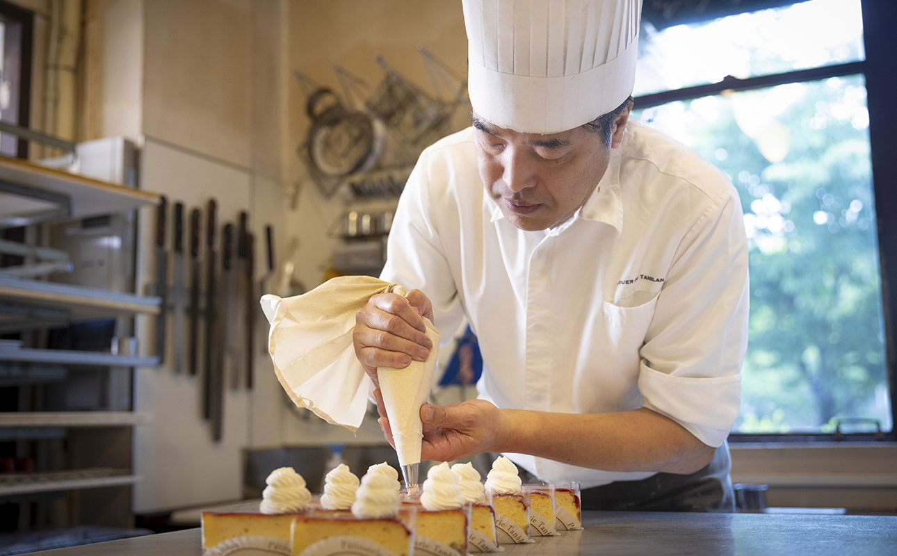 パティシエのセンスが引き立つ銘店「タンブラン」ケーキ・焼菓子引換券5,000円分×2セット 口コミ高評価の季節のケーキや焼菓子を楽しめる 記念日・手土産にも最適【洋菓子 焼き菓子 通販 誕生日 母の日 父の日 生クリーム いちご 苺 抹茶 チョコレート モンブラン タルト 栗 芋 クッキー マカロン マドレーヌ フィナンシェ おすすめ 人気 ランキング フルーツ 三重県 四日市市 ふるさと納税】