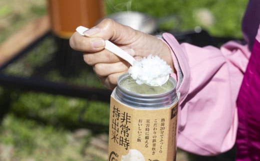 キャンプでも便利！ 長期保存 ！　非常時持出米　白米・わかめごはん（各5缶・計10缶）　（製造日から８年）　［災害　災害時米　防災　備蓄　備蓄米　非常　非常時　非常米　非常食　米　ごはん　ご飯　わかめ　一人暮らし　お湯　お湯だけ　水　水だけ　賞味期限　保存米　保存食］