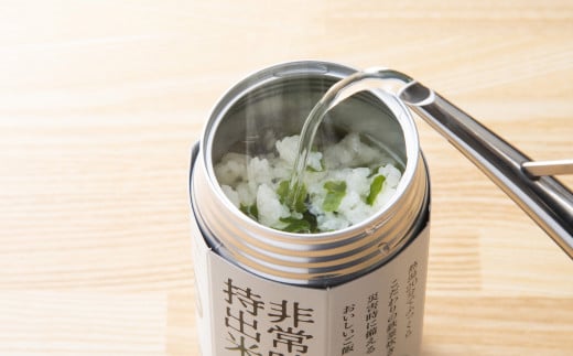 キャンプでも便利！ 長期保存 ！　非常時持出米　白米・わかめごはん（各5缶・計10缶）　（製造日から８年）　［災害　災害時米　防災　備蓄　備蓄米　非常　非常時　非常米　非常食　米　ごはん　ご飯　わかめ　一人暮らし　お湯　お湯だけ　水　水だけ　賞味期限　保存米　保存食］