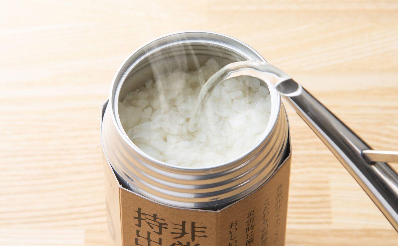 キャンプでも便利！ 長期保存 ！　非常時持出米6缶　白米（製造日から８年）　［災害　災害時米　防災　備蓄　備蓄米　非常　非常時　非常米　非常食　米　ごはん　ご飯　わかめ　一人暮らし　お湯　お湯だけ　水　水だけ　賞味期限　保存米　保存食］