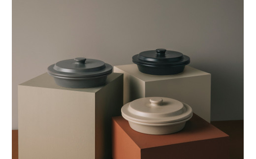 PETARI Shallow Pot 18cm Mud Stone（グレー）G.M.P 【 グッドデザイン賞受賞 陶器製 万能調理土鍋 鍋 土鍋 平鍋 浅鍋 電子レンジ可 キッチン雑貨 新生活 ギフト プレゼント 三重県 四日市市】 