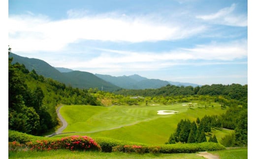 ゴルフ5カントリー四日市コース　平日プレー券2名様分（乗用カート・セルフプレー）