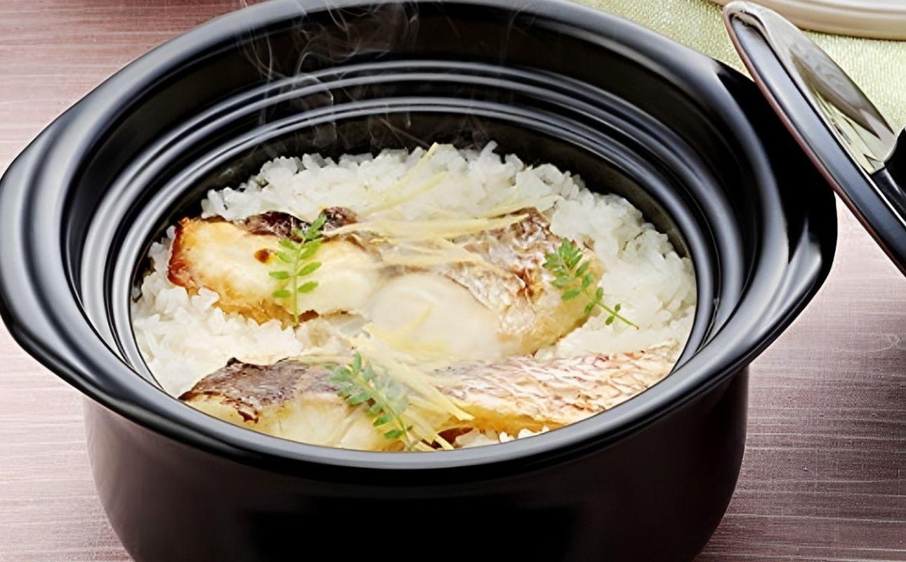 【萬古焼（ばんこやき）】割烹ごはんを自宅で簡単に。沸騰したら火を消して20分待つだけで、粒立ちのよい美味しいごはん！萬古焼 銀峯陶器 菊花ごはん土鍋 2合炊き