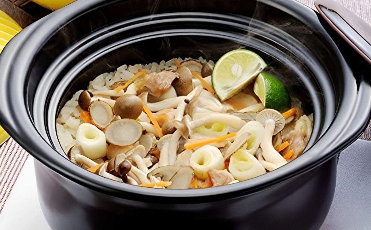 【萬古焼（ばんこやき）】割烹ごはんを自宅で簡単に。沸騰したら火を消して20分待つだけで、粒立ちのよい美味しいごはん！萬古焼 銀峯陶器 菊花ごはん土鍋 2合炊き