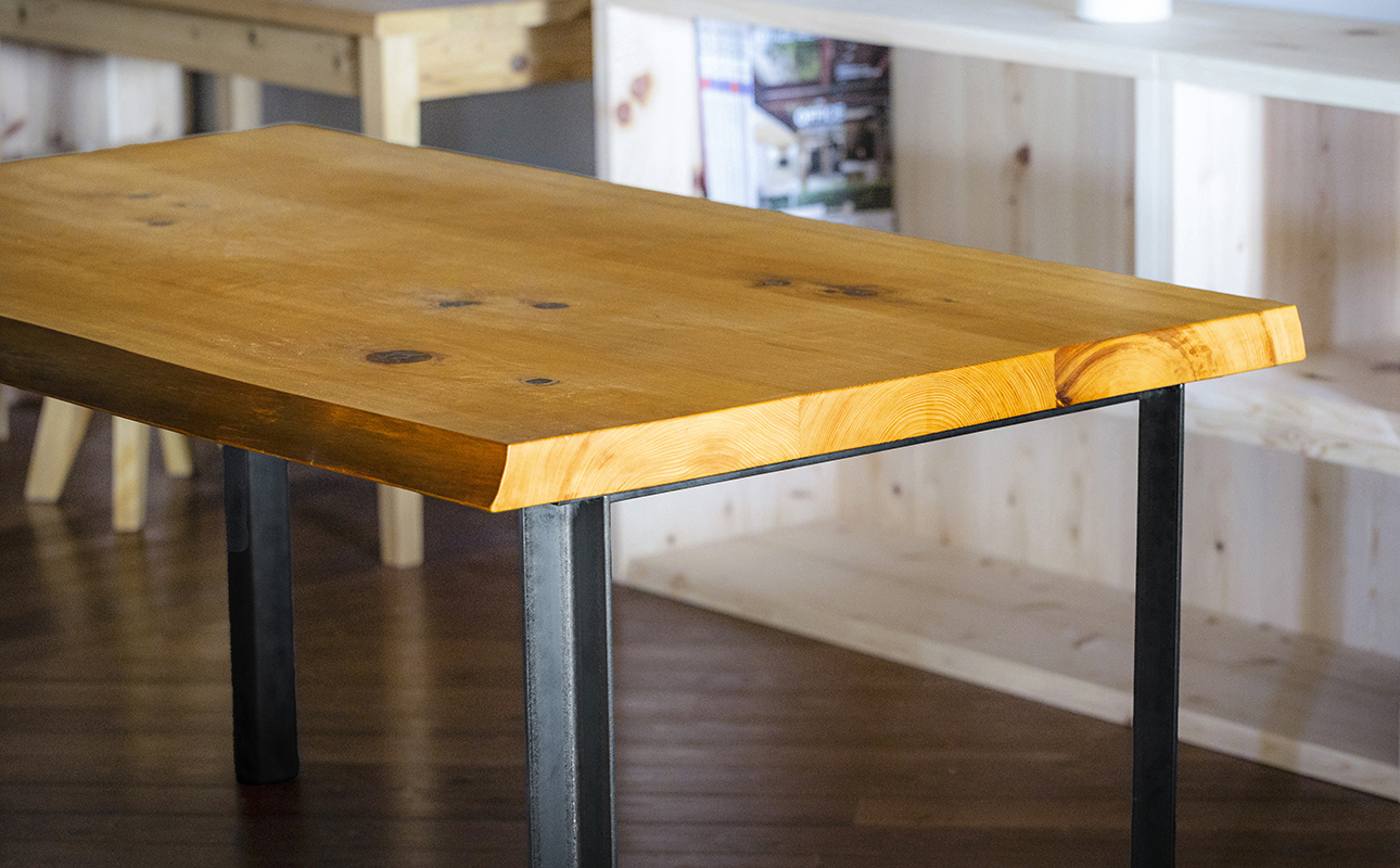 三重県 尾鷲（オワセ）ヒノキ使用、職人技「伊勢逢わせ」一枚板テーブル　幅1,800×奥行750～850×高さ約720㎜　【家具 インテリア 一枚板 おすすめ ブランド メーカー オーダーメイド 手作り おしゃれ 木 テーブル ダイニング 家族 一人暮らし 脚 天板 新生活 引越し 椅子 イス ブルック 三重県 四日市市 ふるさと納税】