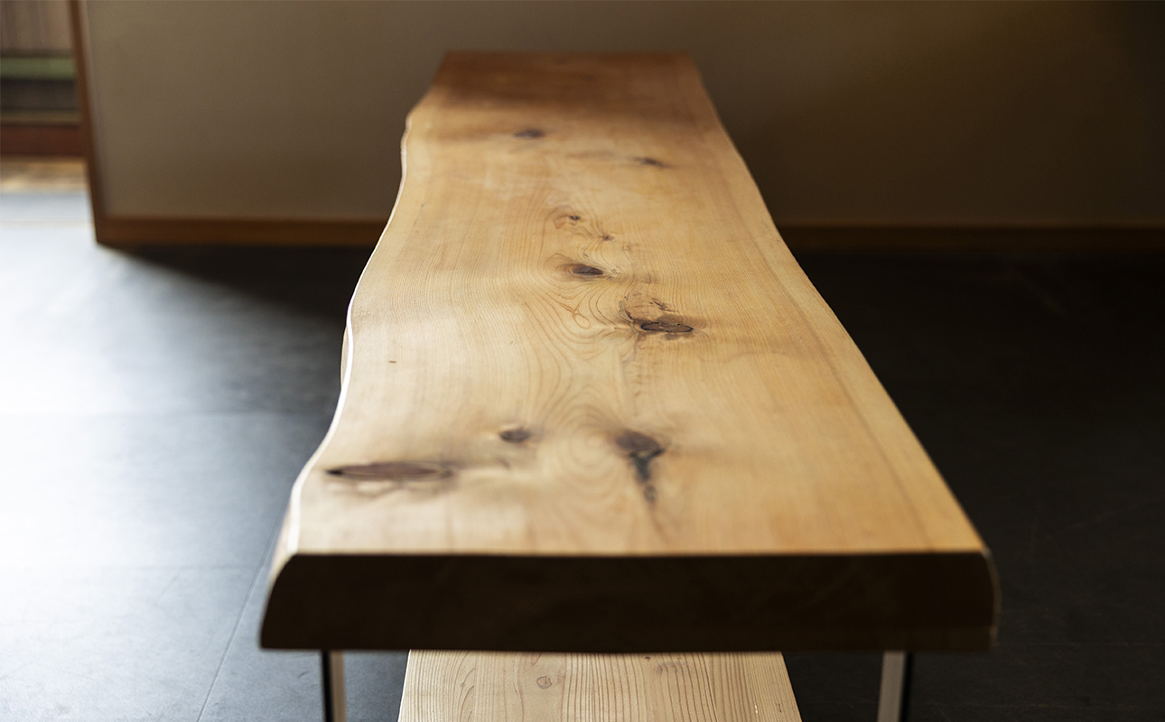 徳川御三家紀州藩の伝統を受け継ぐ三重県 尾鷲（オワセ）ヒノキ使用 BROOK 一枚板オーディオボード 長さ1,500×奥行350×高さ約400㎜　【家具 インテリア オーディオボード テレビ台 リビング 木製 伊勢 おすすめ ブランド メーカー オーダーメイド 手作り おしゃれ 木 ダイニング 家族 一人暮らし 脚 新生活 引越し 椅子 イス ブルック 三重県 四日市市 ふるさと納税】