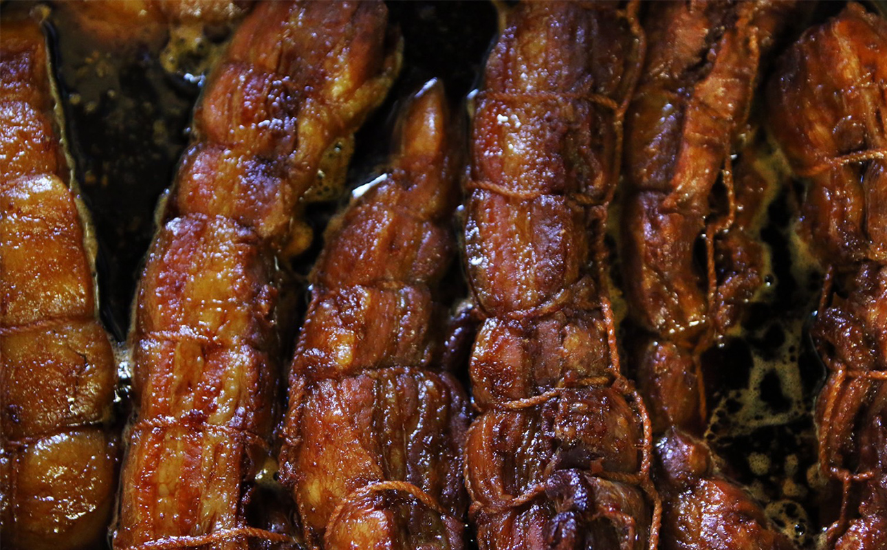 三重県産のブランドポーク「さくらポーク」を使用した、つくだ煮屋のたまり叉焼（チャーシュー）1個【チャーシュー丼 丼ぶり どんぶり 豚肉 ぶた たまり醤油  ごはんのお供 おかず おつまみ 晩酌 三重県 四日市市 ふるさと納税】