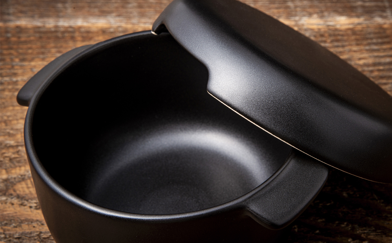 【萬古焼(ばんこやき)】Handmadeアート土鍋 弥生陶園　職人が一つ一つ丁寧に成形し焼き上げる、こだわりのおひつ　土鍋の国内生産80％のシェアを誇る伝統の萬古焼　TS-402　丸おひつ1合（黒釉）レンジで簡単 炊きたての味がよみがえる丸おひつ【萬古焼、ばんこやき、鍋、ごはん鍋、おひつ、省エネ、耐久性、人気、おすすめ、ごはんがおいしい、使いやすい、時短、耐熱調理、米、ごはん、旨み、うまみ、電子レンジ】