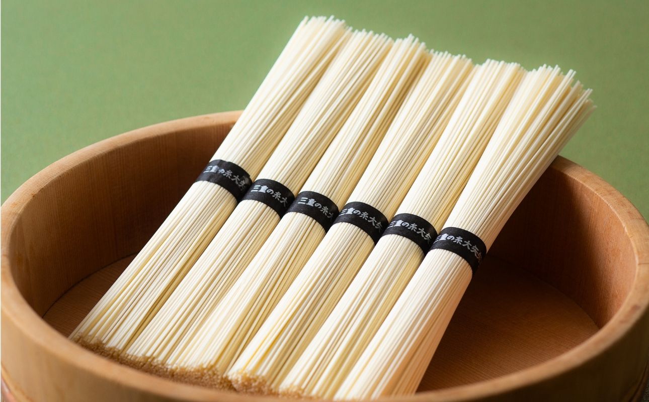 うまみが違う！寒製素麺「三重の糸」大矢知手延素麺 36把入（6把入×6袋・18人前）【そうめん 素麺 手延べそうめん 手延そうめん 手延べめん 手延べ麺 そーめん 手延べ素麺 ソーメン 王道 大矢知 伝承の味 高級麺 特産 無添加 手延べ 長期保存 家庭用 乾麺 麺 人気 名産品 お取り寄せ 家庭用 お土産 高級 保存食 非常食 御中元 三重県特産品 贈り物 三重県 四日市市 ふるさと納税】