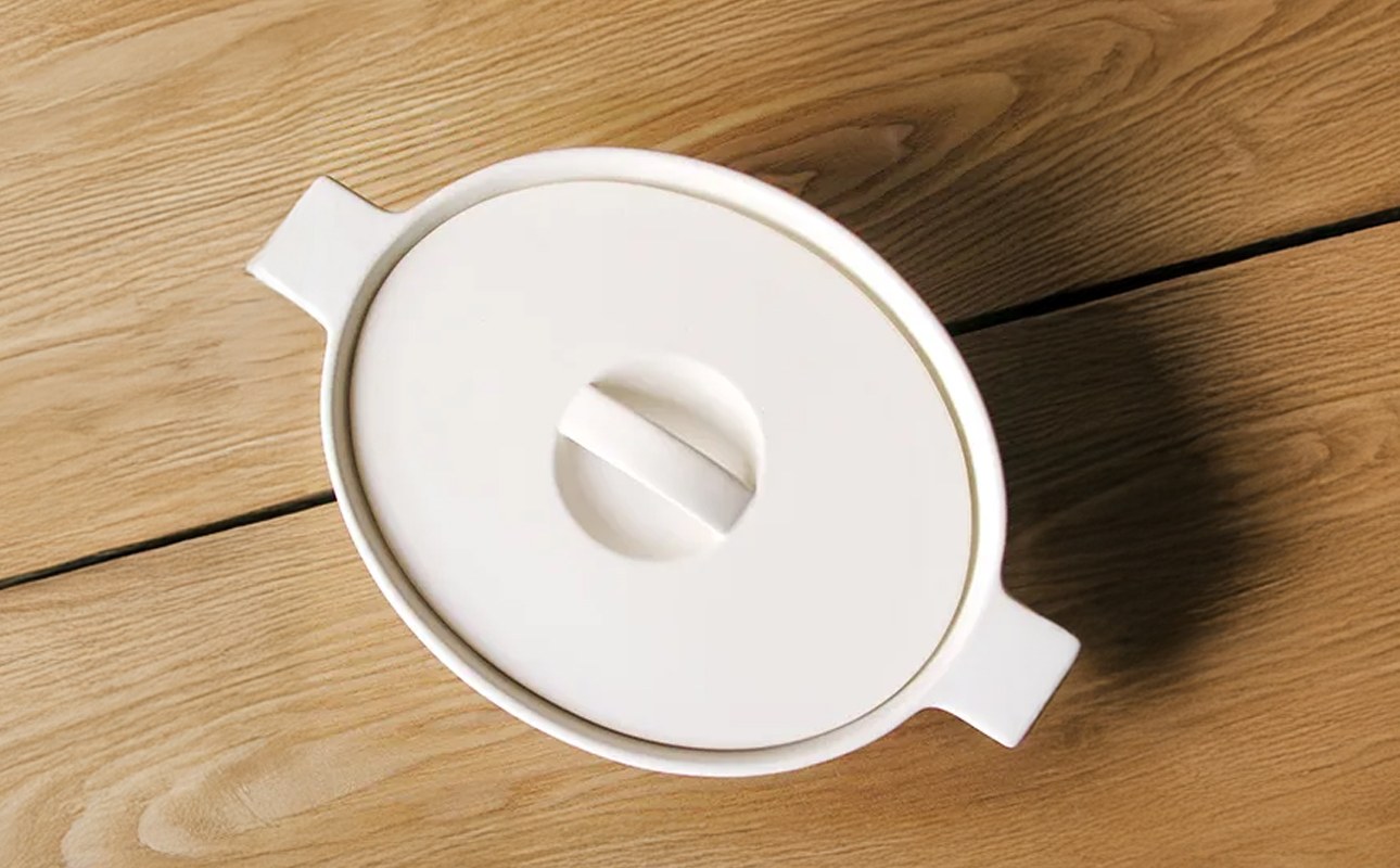 【萬古焼（ばんこやき）】楕円のデザインが斬新な西洋土鍋 4th-market コッタ オーバルキャセロール 黒 1個【鍋、土鍋、煮物、スープ、万能、おしゃれ、かわいい、結婚祝、出産祝、セット、贈答、普段使い、手作り、冬、煮込み、一人用、家庭用、一人暮らし、家族、ファミリー、新生活、スープ、三重県 四日市市 ふるさと納税】