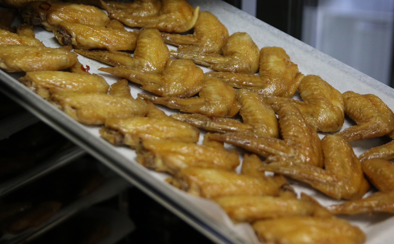 ごはんに合う手羽先、新発見！つくだ煮屋の手羽先　3パック（1パック4本入り） 【たまり醤油 醤油 鶏肉 とり肉 こだわり ごはんのお供 おかず おつまみ 晩酌 三重県 四日市市 ふるさと納税】 