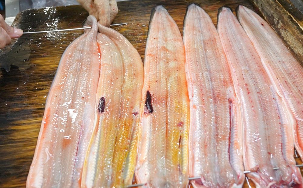 行列のできる人気店のうなぎ　うな勢食事券 5,000円分（500円×10枚）うな勢【 国産 うなぎ 鰻 ウナギ 蒲焼き 蒲焼 たれ タレ コシヒカリ 伊賀米 お食事券 ギフト券 プレゼント 三重県県 四日市市】