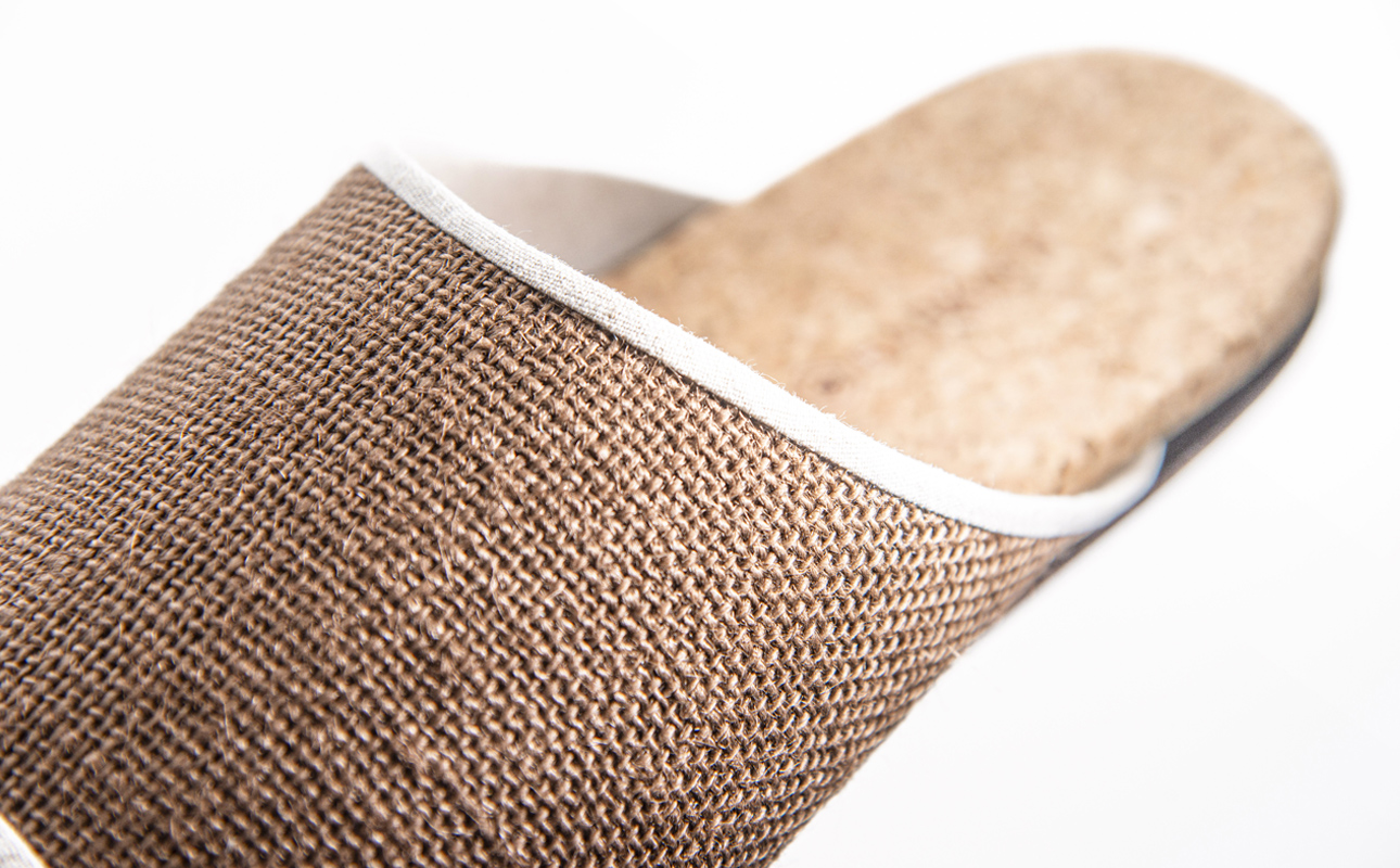 ルームシューズの理想形。天然素材、静音性、高反発クッションで足にやさしい、コルクでむれにくい、綿や麻の素材で、春夏らしいデザイン。「バークオブケイ」コルクルームシューズ爽（Made in Japanの高品質）（春夏デザインバージョン）Lサイズ(26.5cm) カラー：茶【スリッパ、室内履き、シューズ、靴、リビング、ビジネス、インテリア、三重県、四日市市、ふるさと納税】