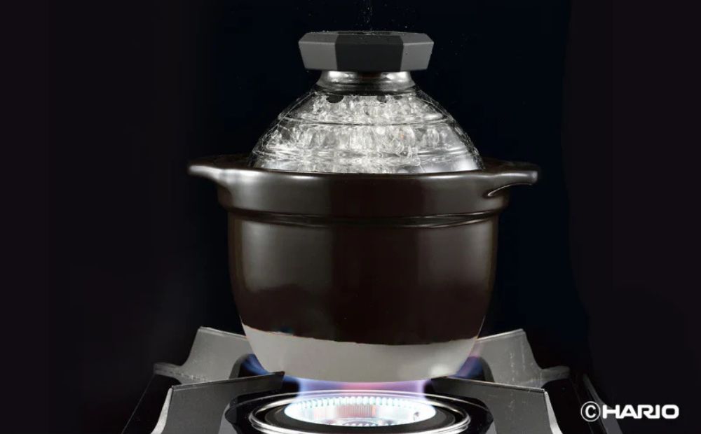 【萬古焼（ばんこやき）】フタがガラスのご飯釜1〜2合炊き 令和7年モデル せんが陶器 【HARIO ハリオ 直火 土鍋 耐熱 ガラス 食器 キッチン 日用品 キッチン用品 日本製 ご飯 ごはん釜 炊飯器 四日市市 四日市】