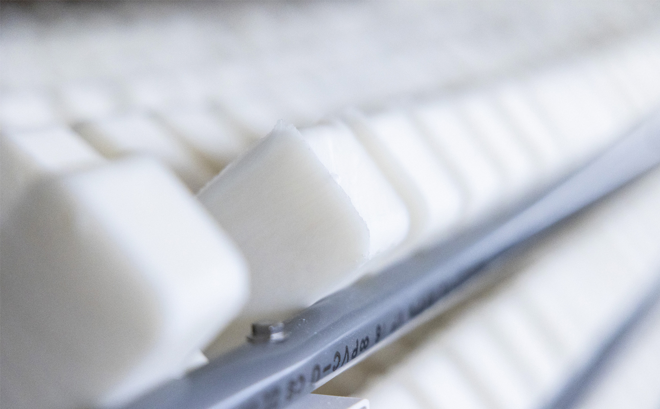 四日市認定地場特産品【泗水十貨店（しすいじっかてん）】オリブ透明石けん　川村養蜂場のハチミツ配合　手提げ袋付き