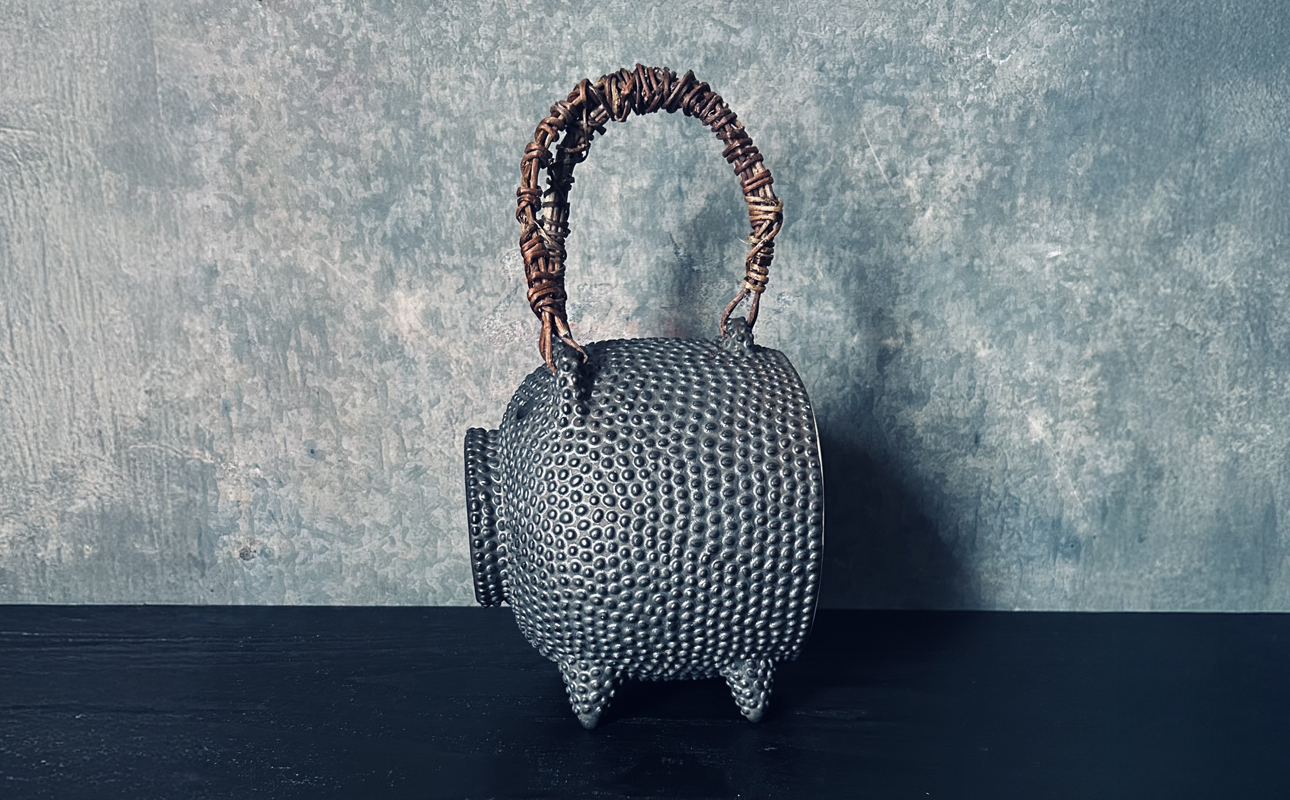 【萬古焼（ばんこやき）】表現技法で萬古焼に新風を吹き込むアーティスト谷口純一　一珍技法（いっちんぎほう）「金彩粒々蚊遣り豚（きんさいりゅうりゅうかやりぶた）」【谷口純一　金彩　蚊やり豚　1点もの　一珍　三重県 四日市市 四日市 】