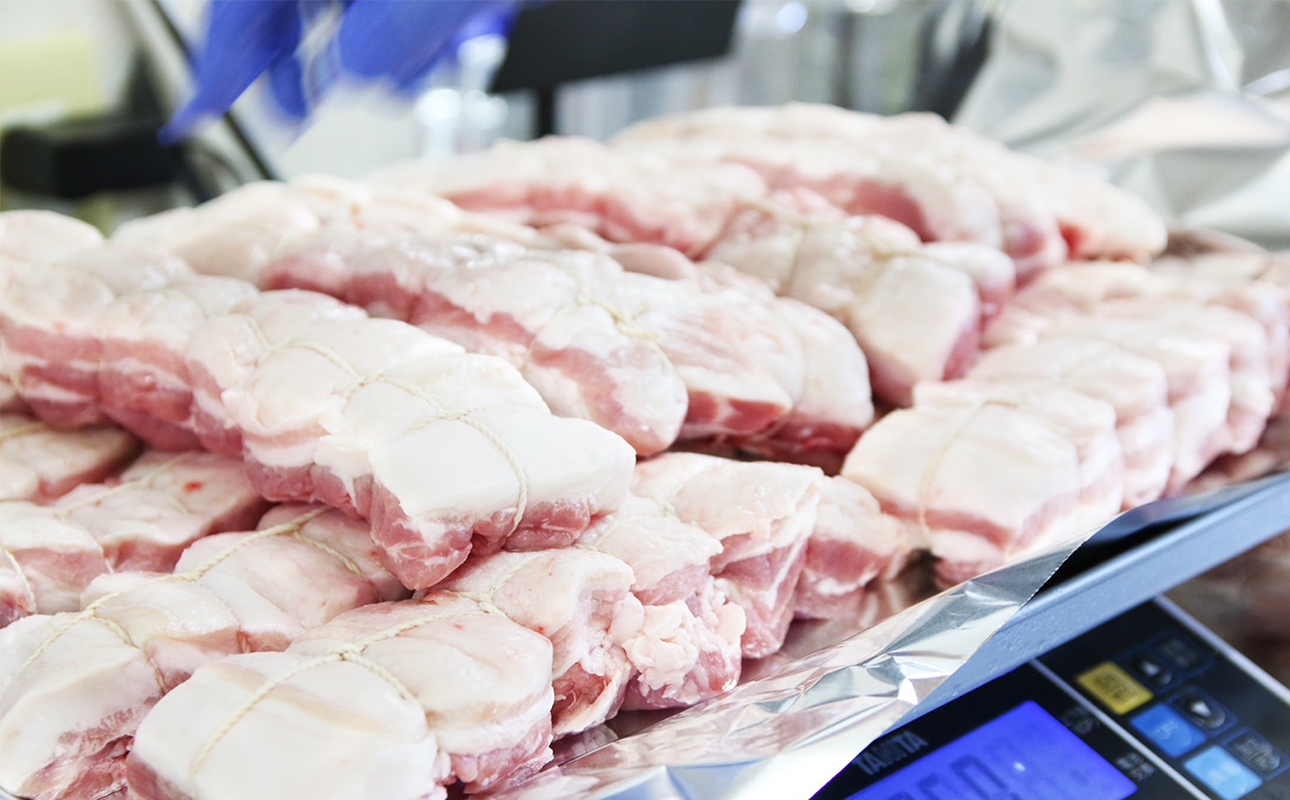 三重県産のブランドポーク「さくらポーク」を使用した、つくだ煮屋のたまり叉焼（チャーシュー）1個【チャーシュー丼 丼ぶり どんぶり 豚肉 ぶた たまり醤油  ごはんのお供 おかず おつまみ 晩酌 三重県 四日市市 ふるさと納税】