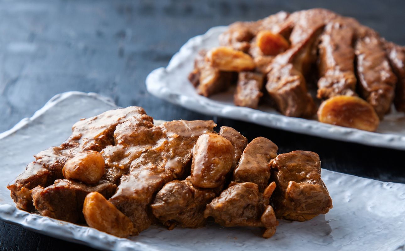 ＜定期便＞「ケンミンSHOW」をはじめ、TV番組で紹介多数！「まつもとの来来憲」の元祖・四日市名物 大とんてき 3個【３回発送】【元祖 とんてき 厳選 三重県産豚 肩ロース 豚 豚肉 肉 秘伝のたれ 病みつきの味 グルメ 簡単調理 湯銭 ギフト 贈り物 三重県 四日市市】