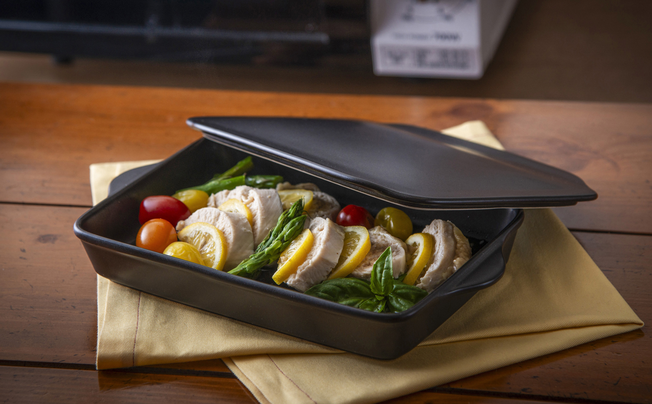 【萬古焼(ばんこやき)】Handmadeアート土鍋 弥生陶園　職人が一つ一つ丁寧に成形し焼き上げる、こだわりの逸品　土鍋の国内生産80％のシェアを誇る伝統の萬古焼　TS-652　フタ付グリラー（黒釉）鉄より軽い！手間いらずの耐熱陶器製「魚焼グリル対応のフタ付グリラー」【プレート、魚料理、肉料理、朝ごはん、朝食、目玉焼き、野菜、グラタン、アヒージョ、簡単、ペア、耐久性、人気、おすすめ、旨み、うまみ】