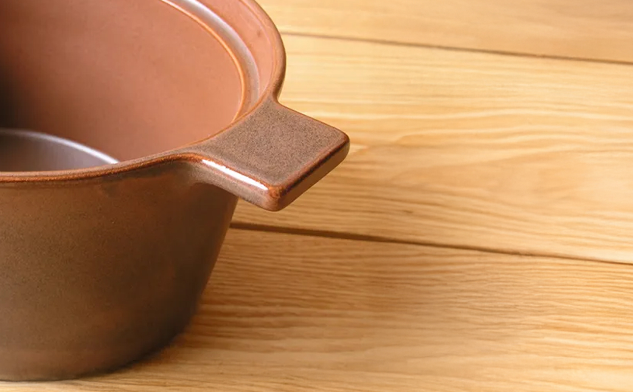 【萬古焼（ばんこやき）】楕円のデザインが斬新な西洋土鍋 4th-market コッタ オーバルキャセロール 白 1個【鍋、土鍋、煮物、スープ、万能、おしゃれ、かわいい、結婚祝、出産祝、セット、贈答、普段使い、手作り、冬、煮込み、一人用、家庭用、一人暮らし、家族、ファミリー、新生活、スープ、三重県 四日市市 ふるさと納税】