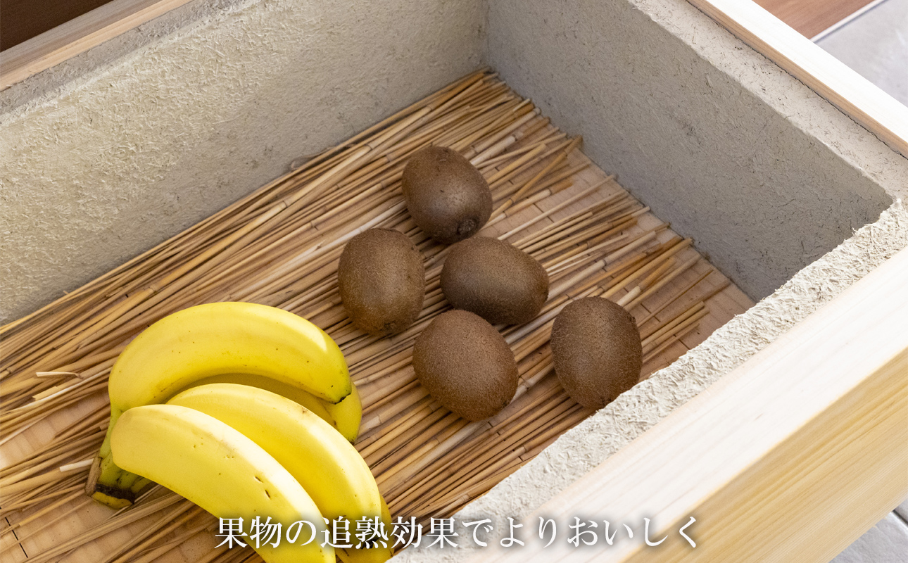 【ふるさと納税限定】SDGsのフロントランナー「土蔵」の保存力をキッチンチェストに。野菜、米、酒、味噌等、 常温保存の食品を調湿効果で環境にやさしく保存。「現代の名工」の左官職人と「ブランド木材」尾鷲（オワセ）ヒノキの木工家具職人のコラボで生まれた「土蔵キッチン・チェスト」 【BROOK、チェスト、キッチン、キッチン用品、木工家具、家具、インテリア、料理、野菜、長期保存、三重県、四日市市、ふるさと納税】