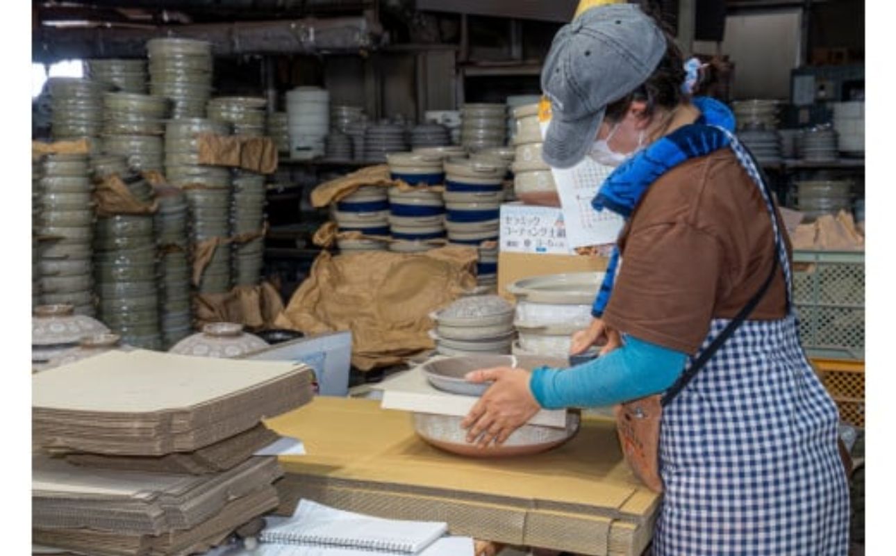 【萬古焼（ばんこやき）】8号 モノトーン土鍋 セラミックコーティング 内山製陶所 【土鍋 2〜3人用 セラミック モノトーン 直火用 電子レンジ対応 お手入れ簡単 食洗器対応 三重県 三重 四日市市 四日市 四日市市ふるさと納税 四日市ふるさと納税】