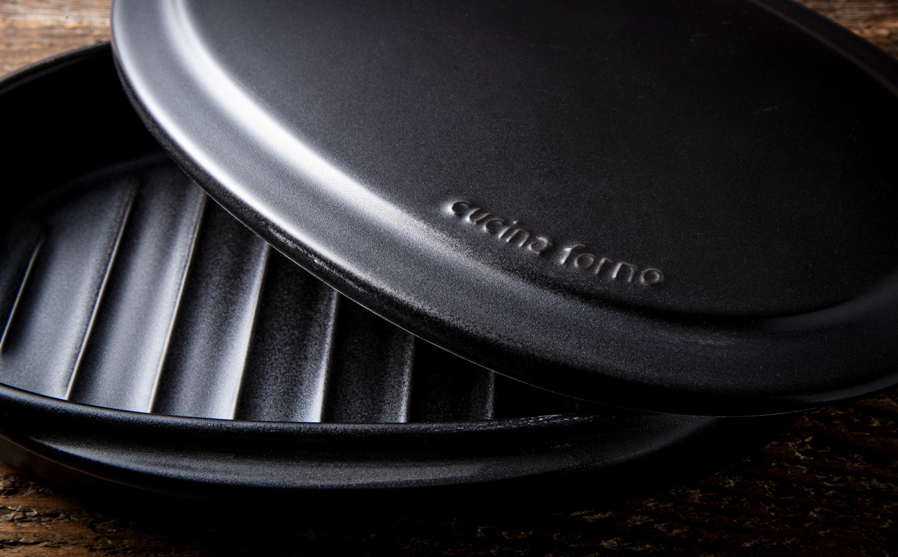 【萬古焼(ばんこやき)】Handmadeアート土鍋 弥生陶園　職人が一つ一つ丁寧に成形し焼き上げる、こだわりの逸品　土鍋の国内生産80％のシェアを誇る伝統の萬古焼　TS-652　フタ付グリラー（黒釉）鉄より軽い！手間いらずの耐熱陶器製「魚焼グリル対応のフタ付グリラー」【プレート、魚料理、肉料理、朝ごはん、朝食、目玉焼き、野菜、グラタン、アヒージョ、簡単、ペア、耐久性、人気、おすすめ、旨み、うまみ】