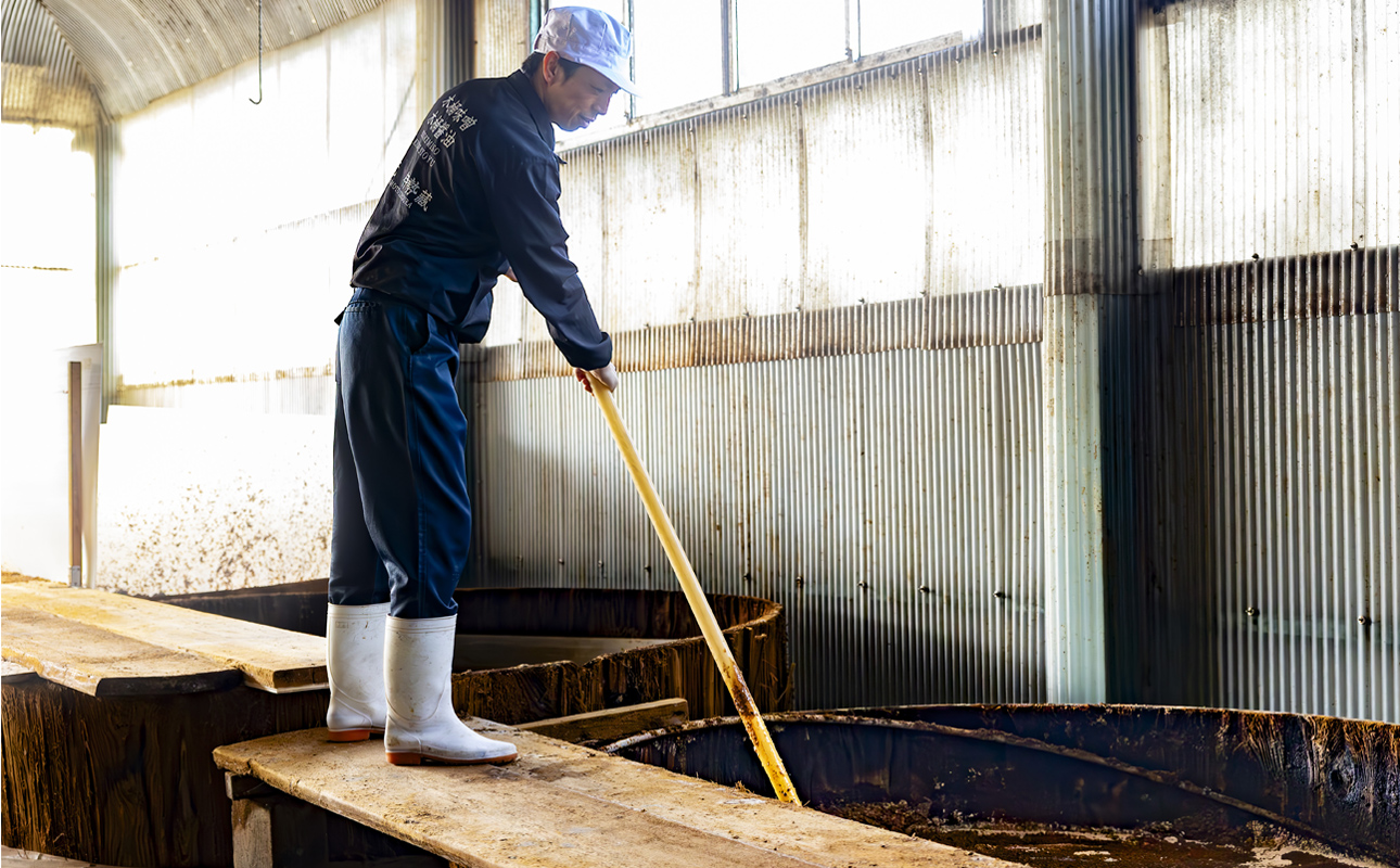 ãã©ã¹ãã£ãã¯ãã¹ãã³ã¬ã¹ã®æ¡¶ãšã¯ç°ãªãããçŸå¹Žæšæ¡¶ããªãã§ã¯ã®å³ãããã嵿¥100幎以äžç¶ããåžå°ãªæšæ¡¶ä»èŸŒã¿ã®äŒå¢è逿²¹3ç¹ã»ããïŒäžžå€§è±é€æ²¹900mlãã°ã«ãã³ããªãŒã ãã逿²¹900mlãçœé€æ²¹900mlïŒ ã倩ç¶éžé ãæ¬éžé ãæäœããèèãããããã人æ°ããã¬ãã¢ã ãé«è©äŸ¡ãæ¿åãåºèº«ãè©°ãåãããã®ãããå®¶åºçšãåœç£ãèª¿å³æã寿åžãç
®ç©ãå·å¥ŽãçŒéãæçãäžéçã忥åžããµãããšçŽçšã