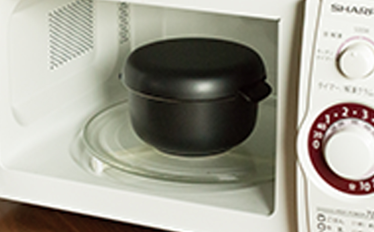 【萬古焼(ばんこやき)】Handmadeアート土鍋 弥生陶園　職人が一つ一つ丁寧に成形し焼き上げる、こだわりのおひつ　土鍋の国内生産80％のシェアを誇る伝統の萬古焼　TS-402　丸おひつ1合（黒釉）レンジで簡単 炊きたての味がよみがえる丸おひつ【萬古焼、ばんこやき、鍋、ごはん鍋、おひつ、省エネ、耐久性、人気、おすすめ、ごはんがおいしい、使いやすい、時短、耐熱調理、米、ごはん、旨み、うまみ、電子レンジ】