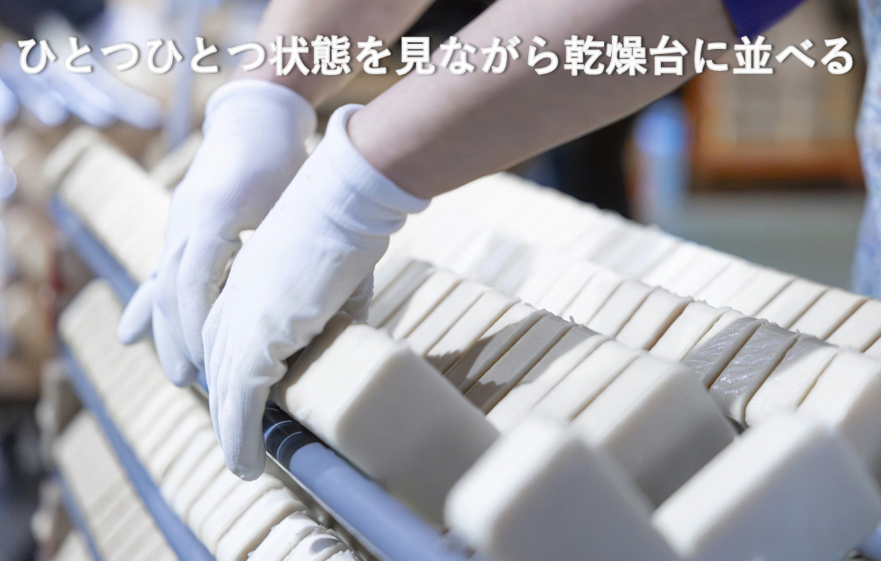 生物由来の天然油脂からつくる、お肌への刺激の少ない石けん 無添加・純石鹼「オリブ」10個入り３箱 暁（あかつき）石鹸株式会社 大正時代創業 職人こだわり製法 石けん せっけん 石鹸 ソープ フェイスウォッシュ メイク落とし 無添加 天然 自然派 ナチュラル 肌にやさしい 敏感肌