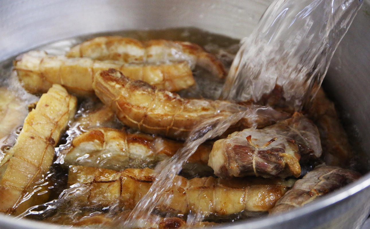 三重県産のブランドポーク「さくらポーク」を使用した、つくだ煮屋のたまり叉焼（チャーシュー）1個【チャーシュー丼 丼ぶり どんぶり 豚肉 ぶた たまり醤油  ごはんのお供 おかず おつまみ 晩酌 三重県 四日市市 ふるさと納税】