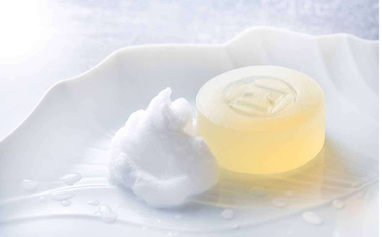 四日市認定地場特産品【泗水十貨店（しすいじっかてん）】オリブ透明石けん　川村養蜂場のハチミツ配合　手提げ袋付き