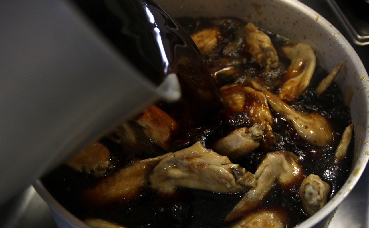 ごはんに合う手羽先、新発見！つくだ煮屋の手羽先　3パック（1パック4本入り） 【たまり醤油 醤油 鶏肉 とり肉 こだわり ごはんのお供 おかず おつまみ 晩酌 三重県 四日市市 ふるさと納税】 