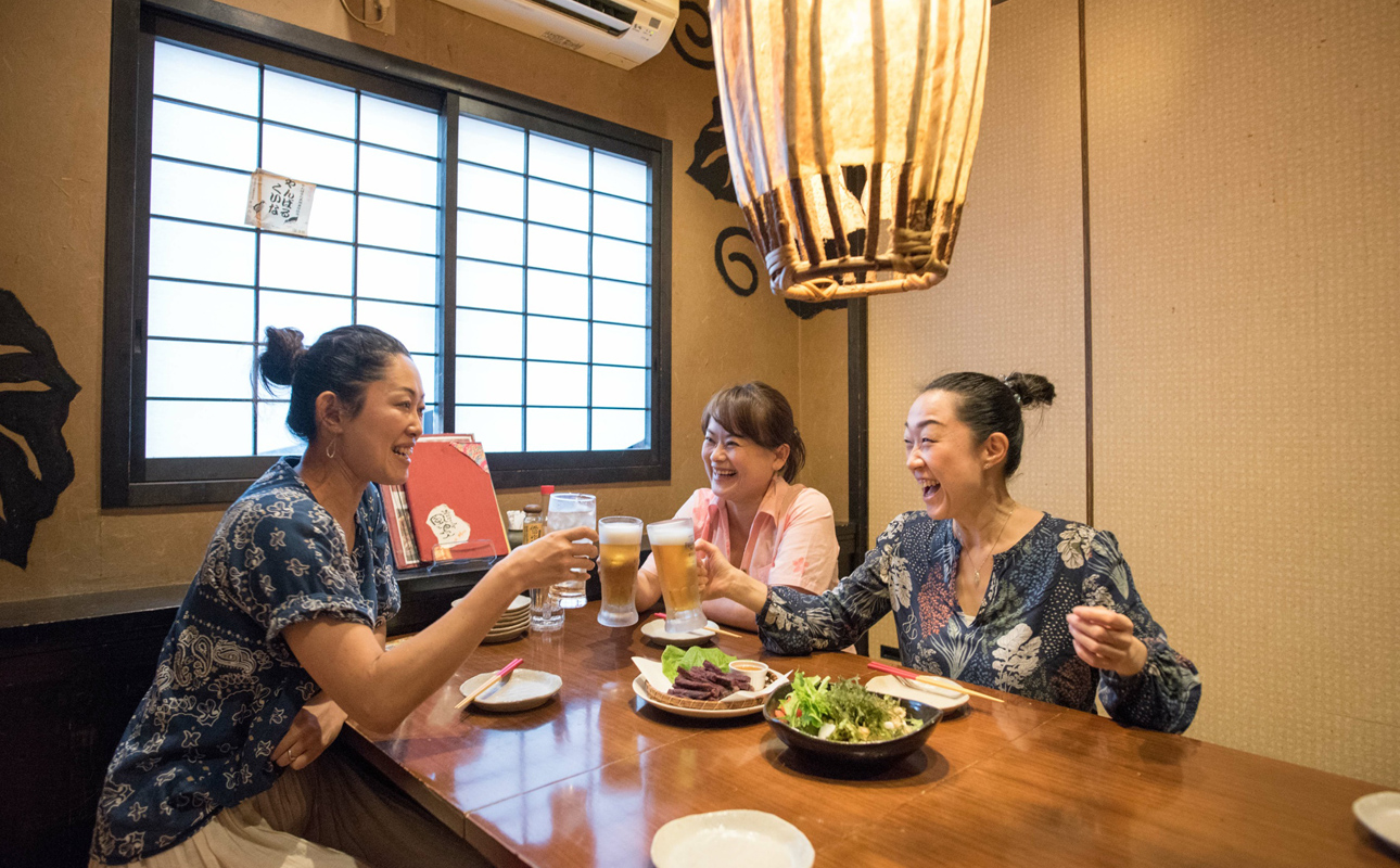 沖縄旅情と本格沖縄料理を提供 琉球ダイニング風と島人 お食事券 5,000円分 〜フード＆ドリンク各100種類以上で使える〜【沖縄料理 ビアガーデン BBQ 泡盛 沖縄民謡 沖縄ポップス エイサー ライブステージ お食事券 ギフト券 プレゼント 三重県 四日市市 ふるさと納税】