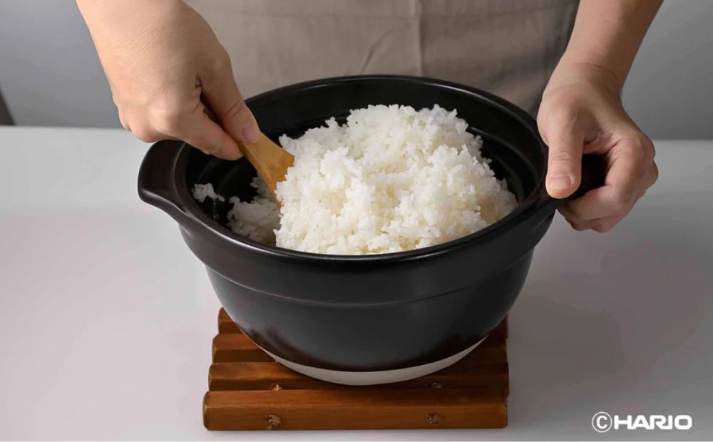 【萬古焼（ばんこやき）】フタがガラスのご飯釜1〜2合炊き 令和7年モデル せんが陶器 【HARIO ハリオ 直火 土鍋 耐熱 ガラス 食器 キッチン 日用品 キッチン用品 日本製 ご飯 ごはん釜 炊飯器 四日市市 四日市】