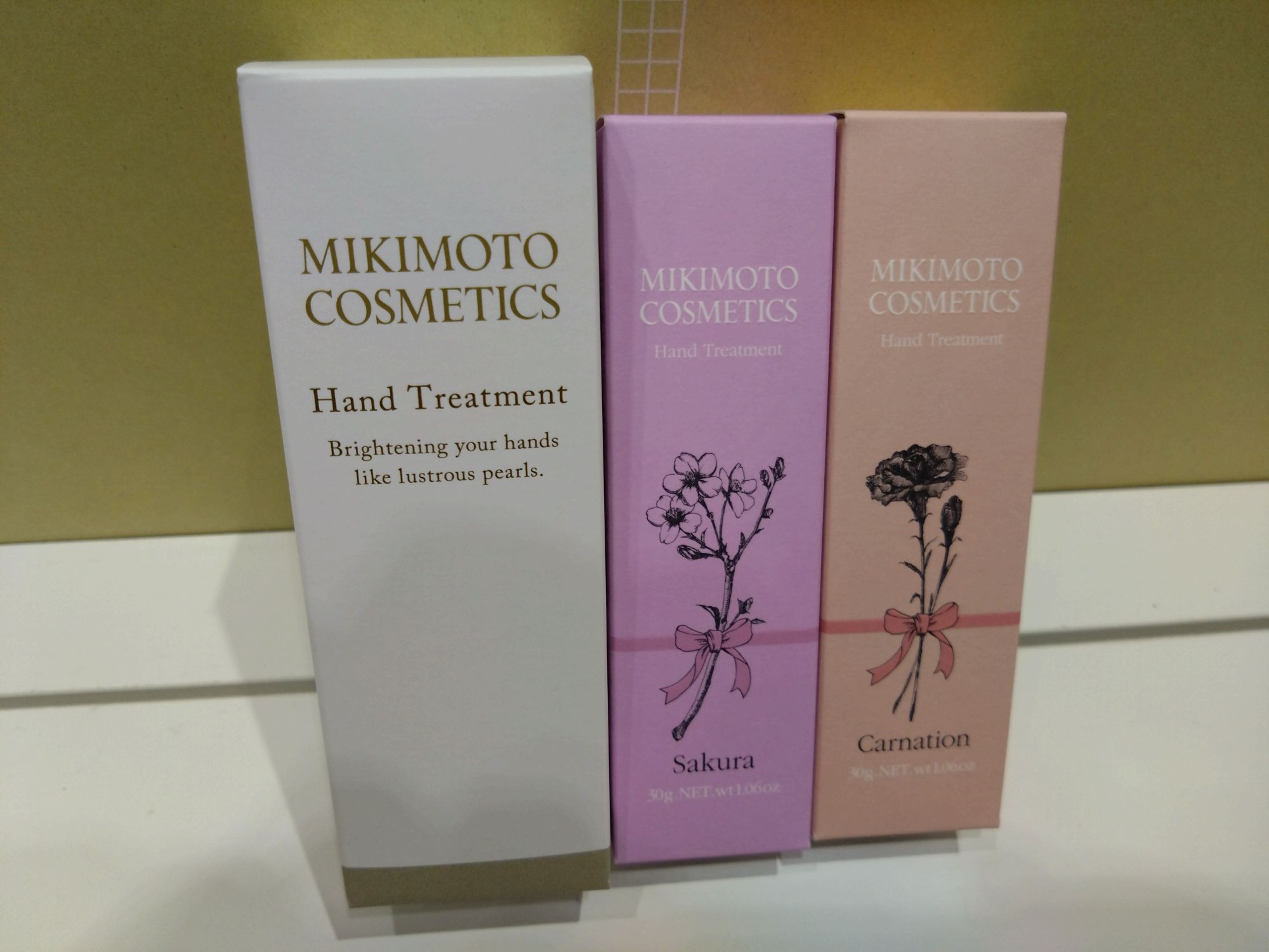 1854 ミキモト コスメティックス ハンドクリーム3点セット 　ミキモトクループ 御木本製薬 伊勢志摩産真珠成分 超純水 ハンドクリーム 無香料 桜 カーネーション うるおい みずみずしい なじみやすい ハリ・弾力チューブタイプ保護膜 透明感