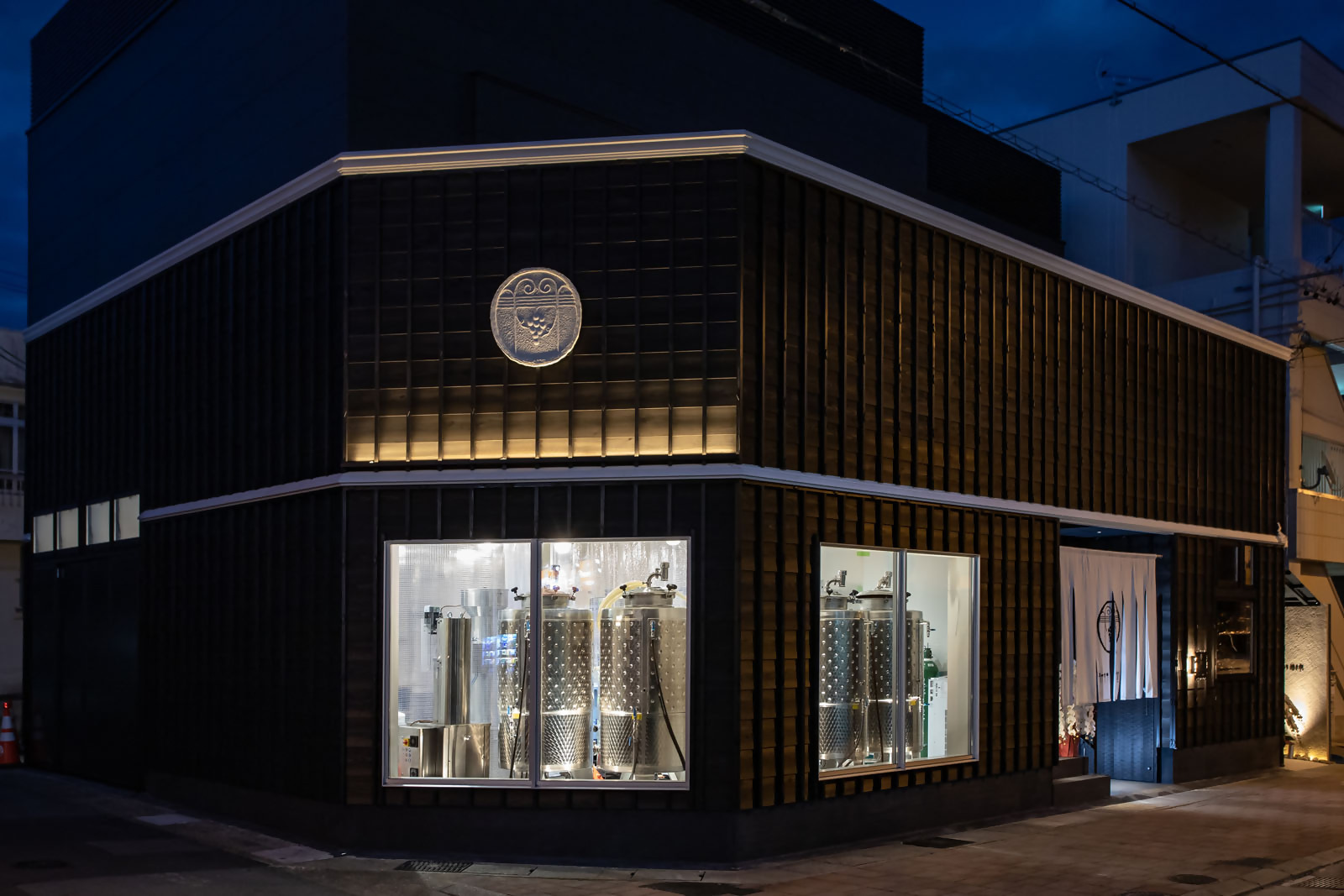 2024 伊勢美し国ギフトセット～美し国オレンジ・ハーフボトル＆KAMABOKO Blanc～オレンジワイン1本（375ml）＆蒲鉾1本（約300g) 日本ワイン 酒 グルメ 高級 人気 伊勢志摩 伊勢 オススメ 食 美食 老舗 おいしい