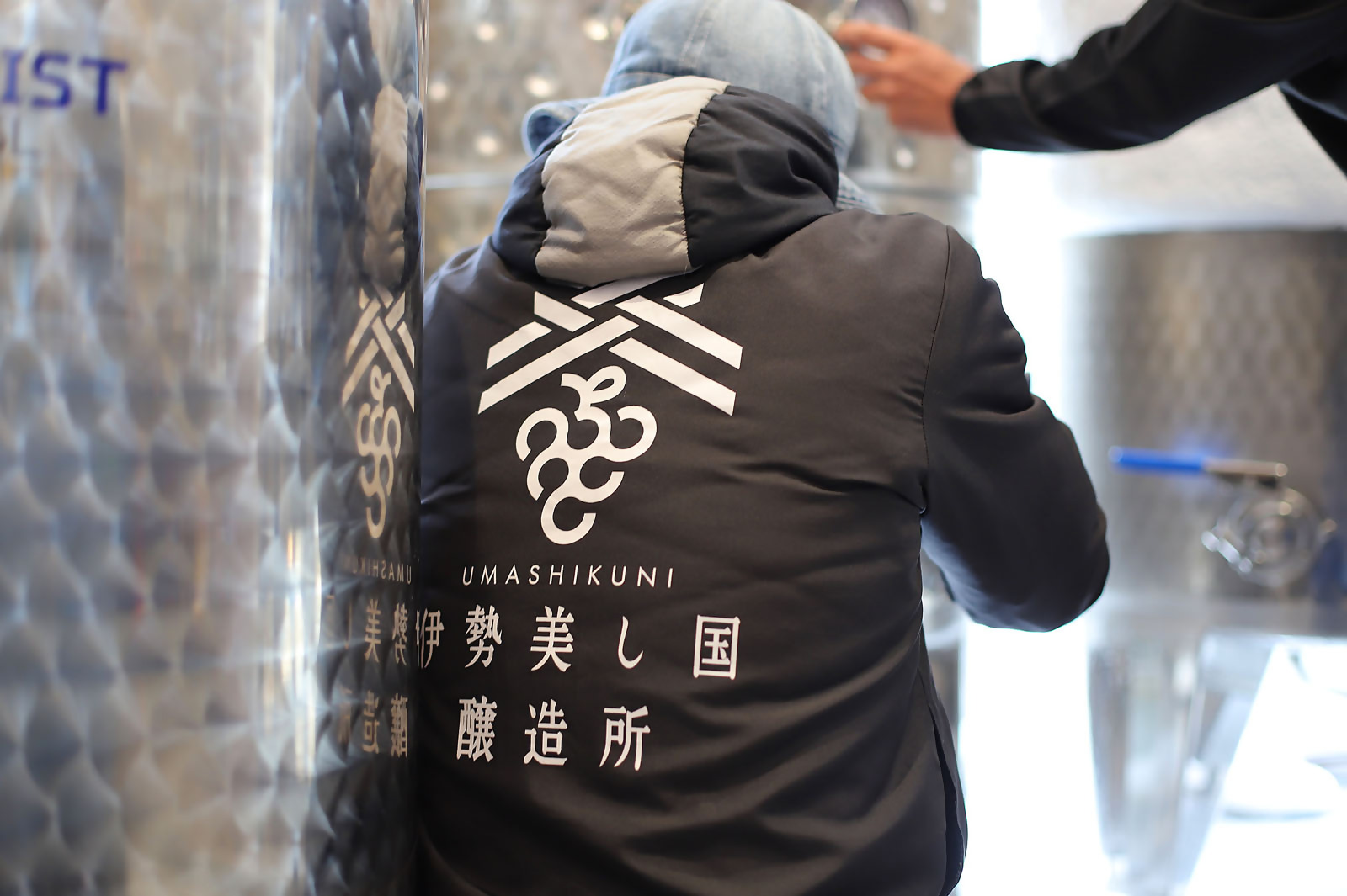 2024 伊勢美し国ギフトセット～美し国オレンジ・ハーフボトル＆KAMABOKO Blanc～オレンジワイン1本（375ml）＆蒲鉾1本（約300g) 日本ワイン 酒 グルメ 高級 人気 伊勢志摩 伊勢 オススメ 食 美食 老舗 おいしい